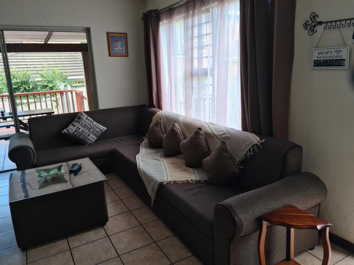 Mackenzies Accommodation Ист-Лондон Экстерьер фото