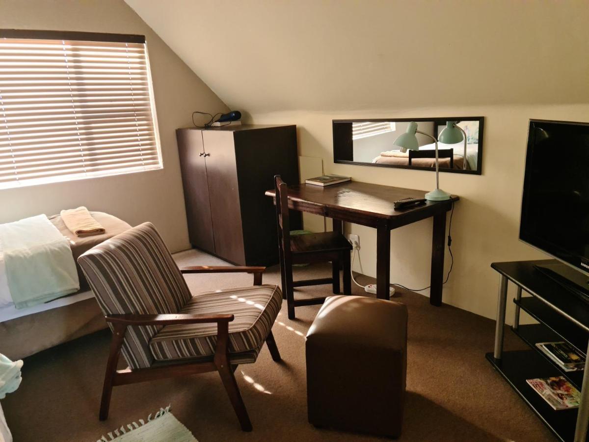 Mackenzies Accommodation Ист-Лондон Экстерьер фото