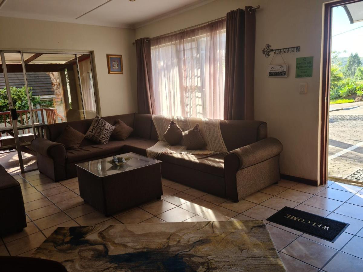 Mackenzies Accommodation Ист-Лондон Экстерьер фото