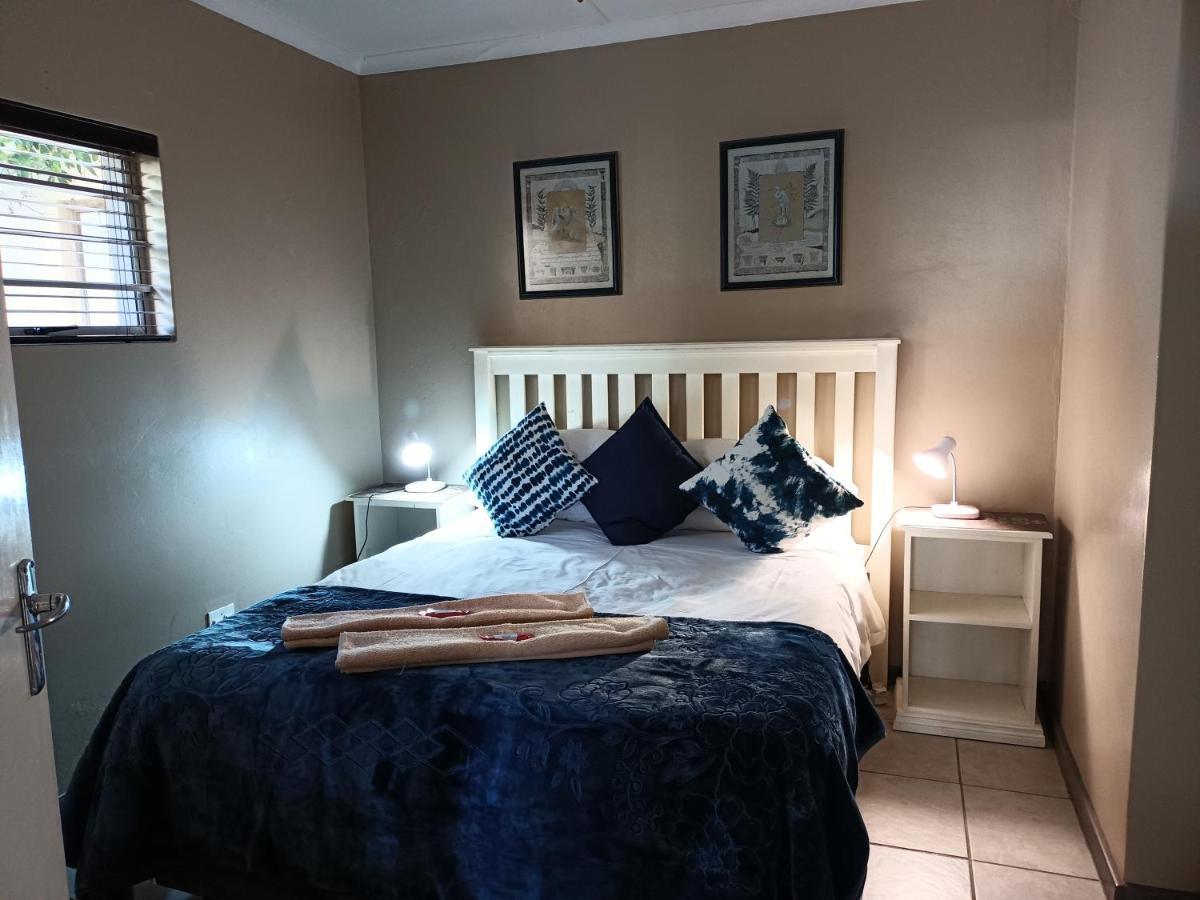 Mackenzies Accommodation Ист-Лондон Экстерьер фото