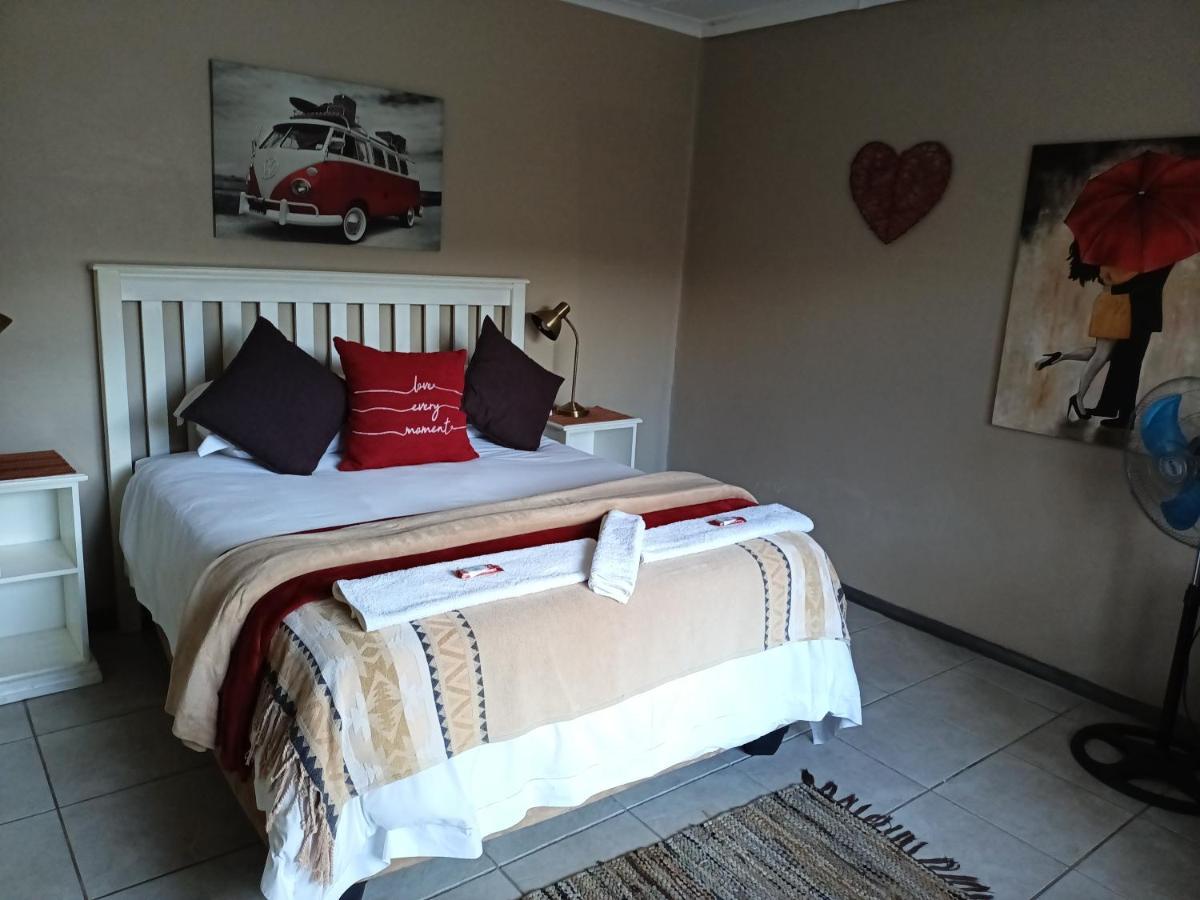 Mackenzies Accommodation Ист-Лондон Экстерьер фото