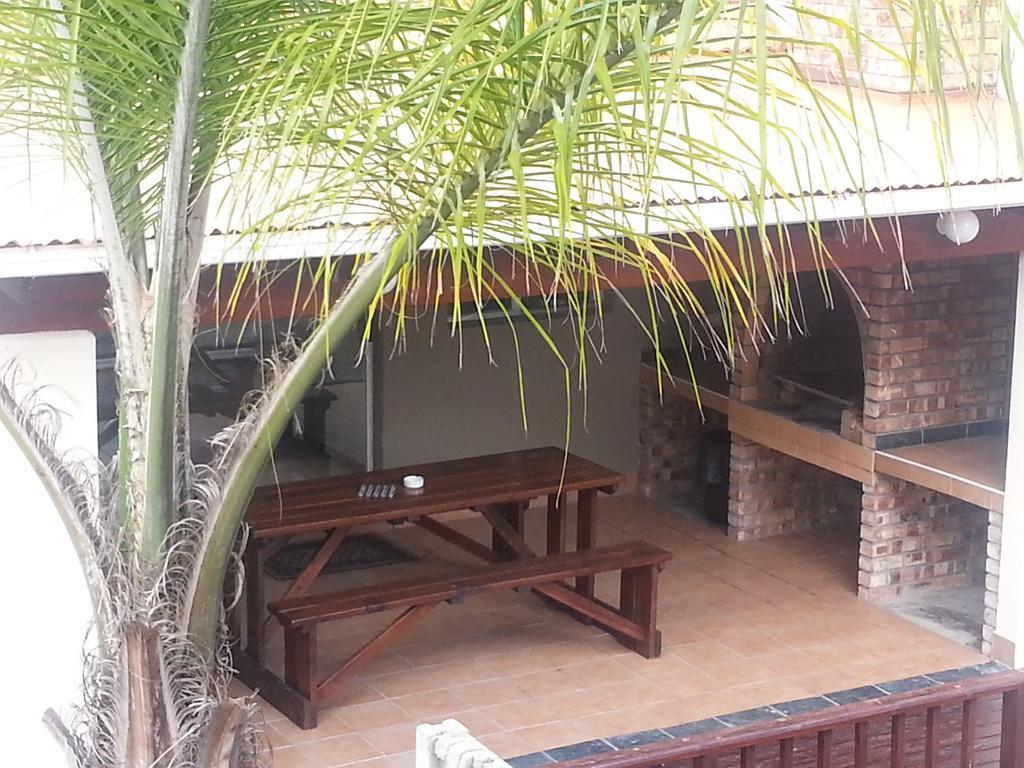 Mackenzies Accommodation Ист-Лондон Экстерьер фото
