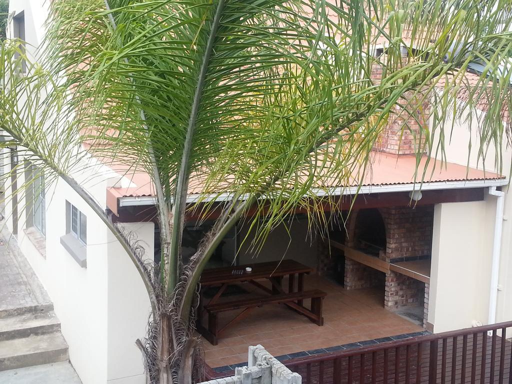Mackenzies Accommodation Ист-Лондон Экстерьер фото